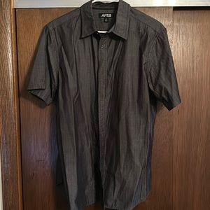 Men’s short sleeve button-down dress shirt